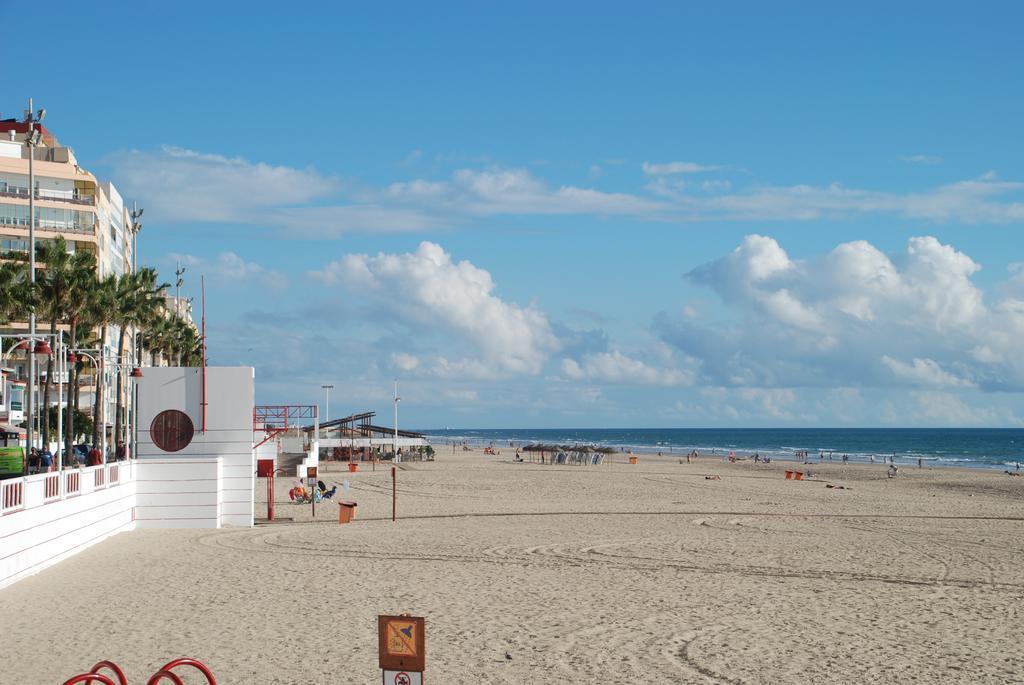 Brisas Estadio Playa Victoria Cádiz Exterior photo